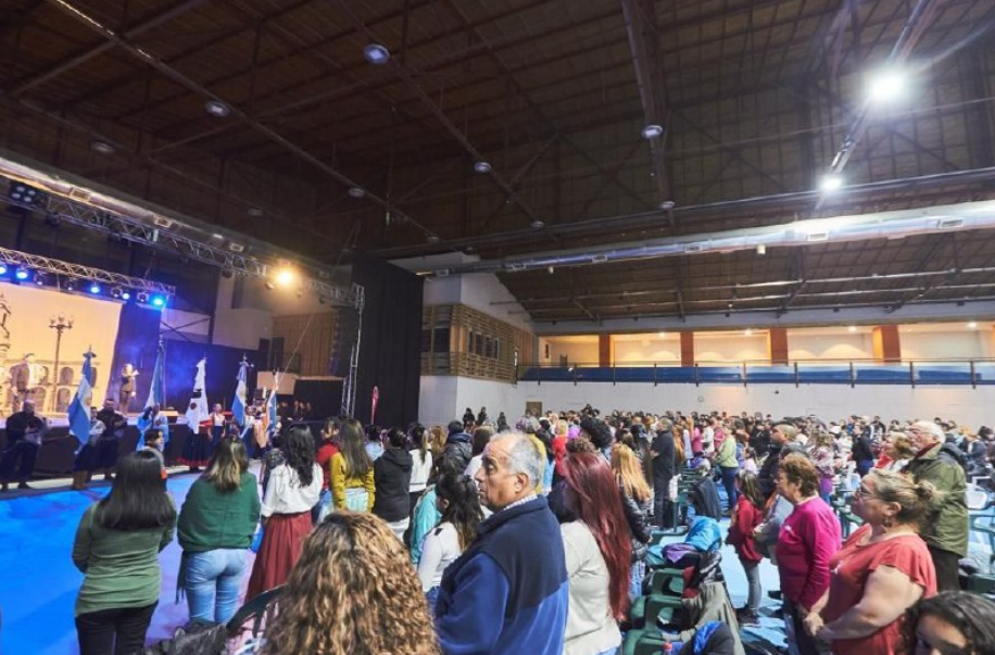 LA MUNICIPALIDAD DE USHUAIA ACOMPAÑÓ LA “GRAN VIGILIA PATRIÓTICA” EN LA VÍSPERA DEL 25 DE MAYO LA MUNICIPALIDAD DE USHUAIA ACOMPAÑÓ LA “GRAN VIGILIA PATRIÓTICA” EN LA VÍSPERA DEL 25 DE MAYO