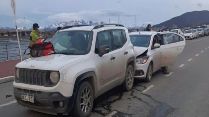 Choque en Ushuaia, dos personas trasladadas al Hospital