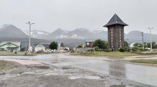 No pudo frenar y pasó de largo: solo hubo chapas abolladas No pudo frenar y pasó de largo: solo hubo chapas abolladas