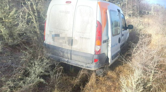 Utilitario con tres pasajeros se despistó en la Ruta 3