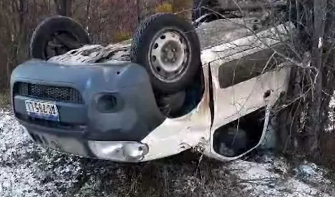 Encuentran camioneta volcada en la Ruta 3 Encuentran camioneta volcada en la Ruta 3