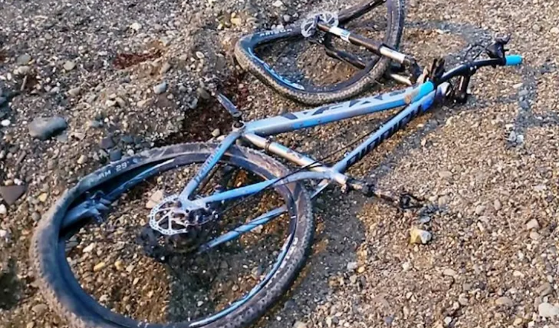 Ciclista atropellada por una camioneta Ciclista atropellada por una camioneta