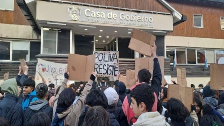 Alumnos desde Octubre venimos reclamando a Gobierno por no cumplir en reparar escuelas