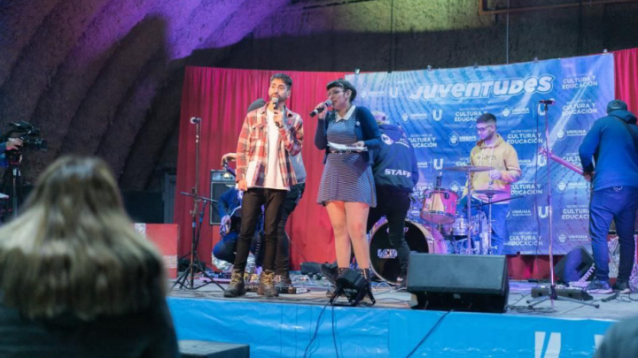 LA MUNICIPALIDAD DE USHUAIA REALIZÓ LA “NOCHE DE ROCK” EN LA CASA DE LAS JUVENTUDES