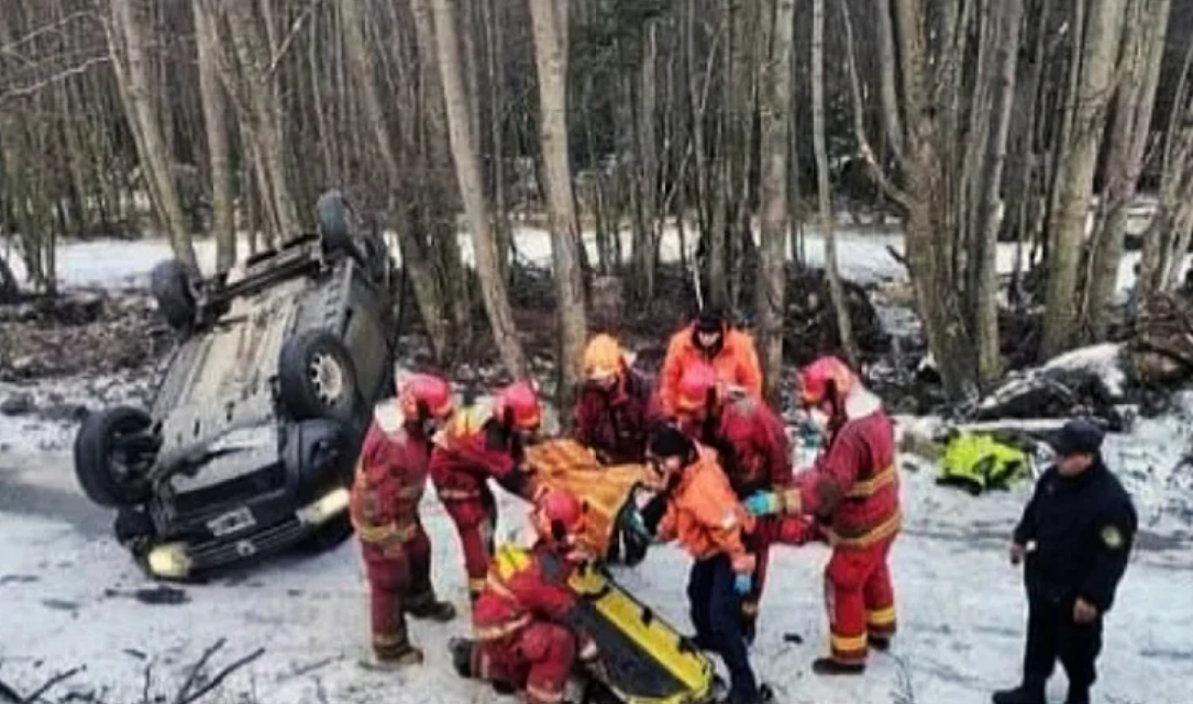 Despiste y vuelco en Ushuaia, con dos lesionadas