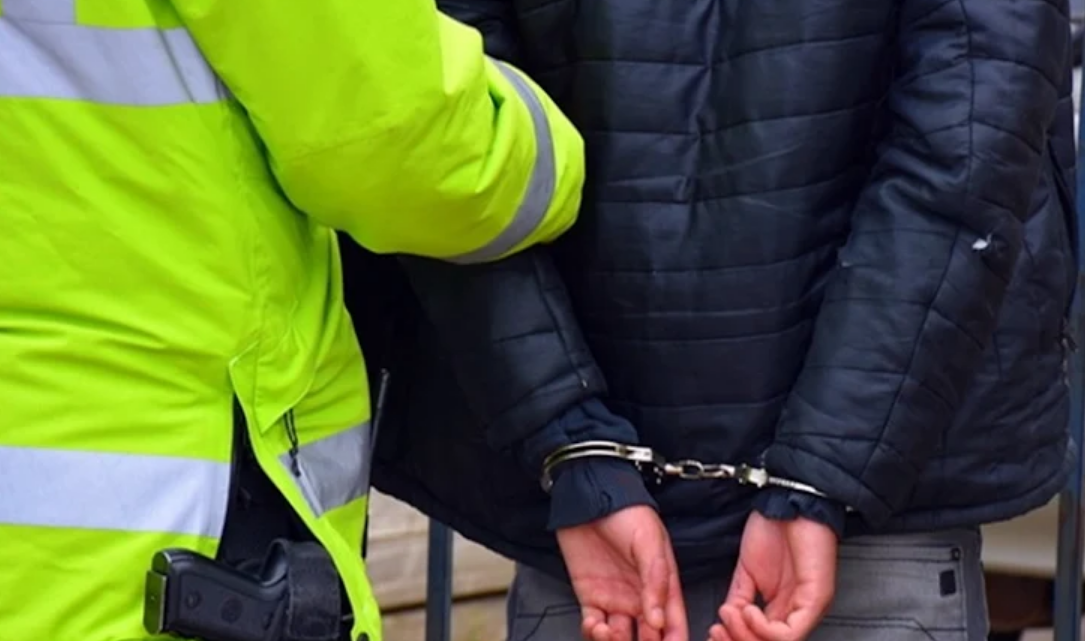 Detenido robando en vehiculos estacionados en la madrugada en Ushuaia Detenido robando en vehiculos estacionados en la madrugada en Ushuaia