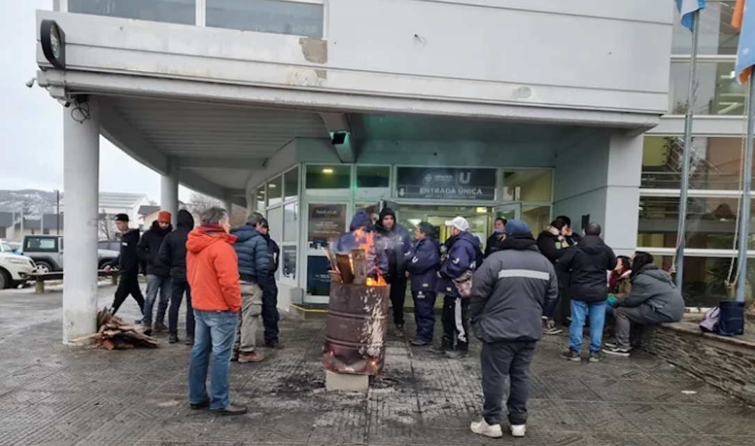 Municipales de asamblea por acuerdo salarial en Ushuaia