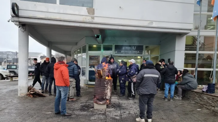 Municipales de asamblea por acuerdo salarial en Ushuaia