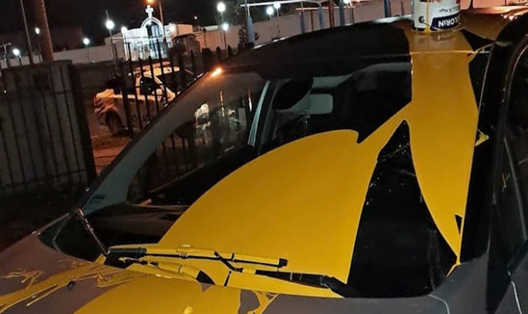 Abogado denuncio que en la madrugada vandalizaron su auto con pintura Abogado denuncio que en la madrugada vandalizaron su auto con pintura
