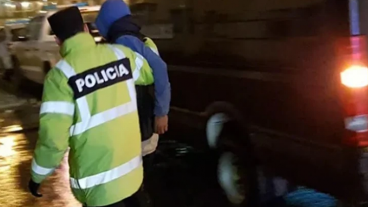 Conductor detenido al dormirse borracho en el medio de la calle en Ushuaia