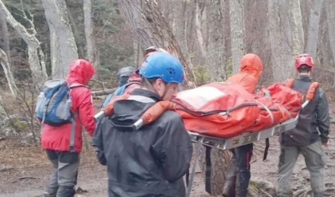 Rescate de una turista en Laguna Esmeralda Rescate de una turista en Laguna Esmeralda
