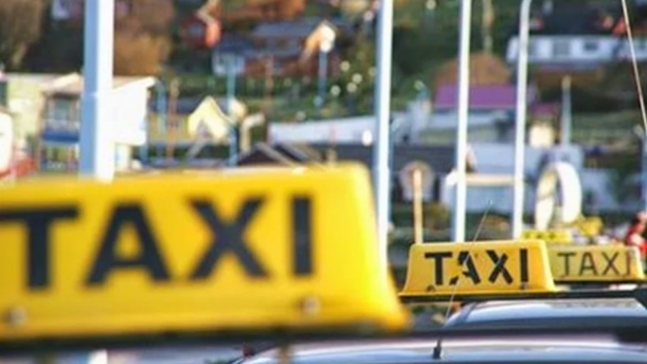 Taxista Ushuaia, piden aumento de tarifa del 69,1%, bajada de bandera a 500 pesos