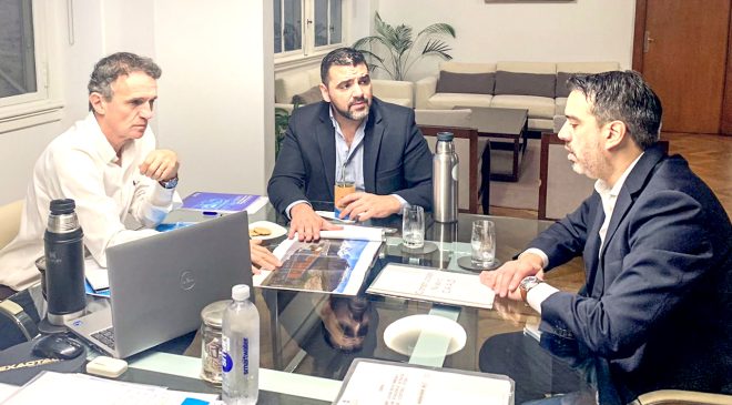 Vuoto se reunió con Katopodis: logró financiación para pavimento, plazas y playones