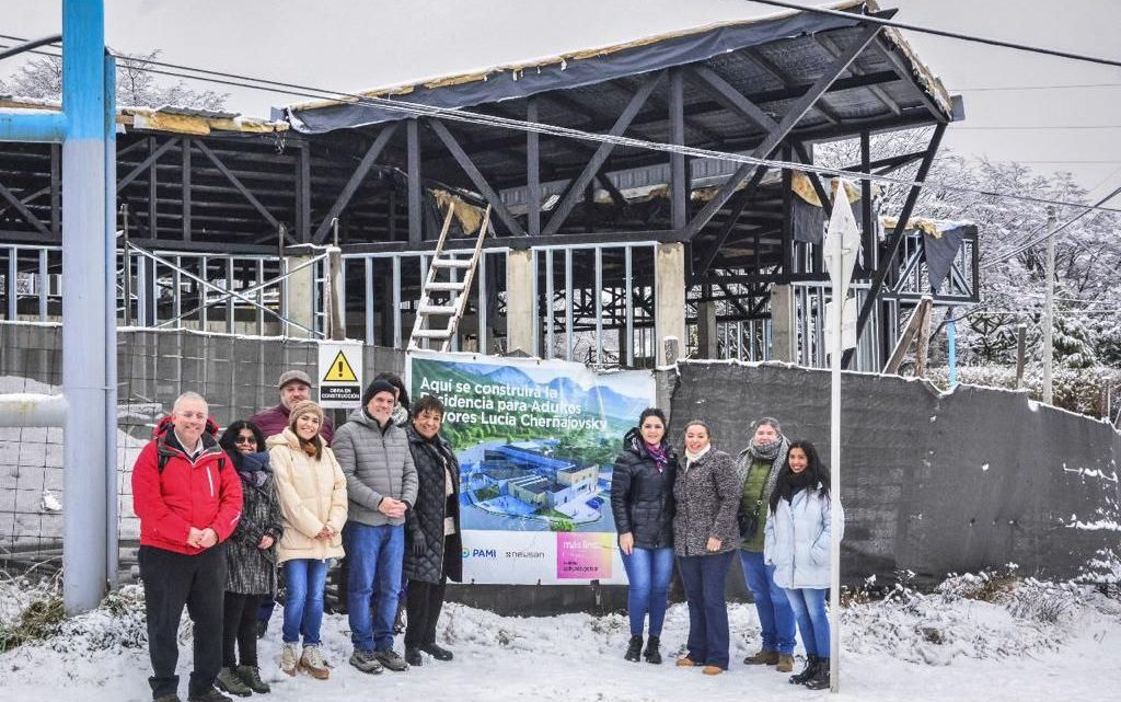 FUNCIONARIOS MUNICIPALES Y NACIONALES RECORRIERON LA OBRA DE LA RESIDENCIA PARA ADULTOS MAYORES DE USHUAIA FUNCIONARIOS MUNICIPALES Y NACIONALES RECORRIERON LA OBRA DE LA RESIDENCIA PARA ADULTOS MAYORES DE USHUAIA