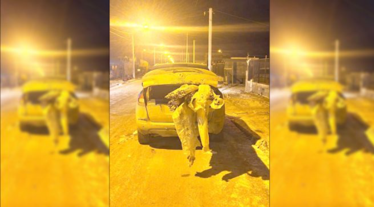 Pareja fue a robar 412 tubos de PVC con su hijo de 6 años Pareja fue a robar 412 tubos de PVC con su hijo de 6 años