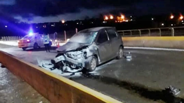 Robo un auto y lo choco contra el muro en la zona del Pipo en Ushuaia