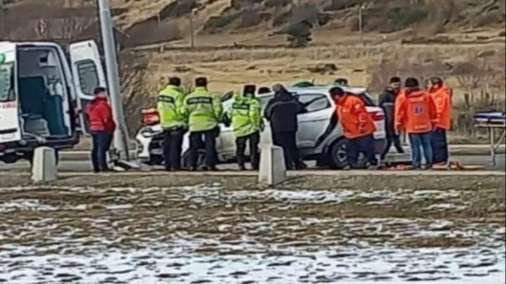 Conductora lesionada al chocar contra una columna en Ushuaia