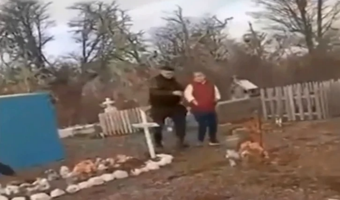 Indignacion por autorizacion de Jueza a condenado por abuso a visitar la tumba de su victima Indignacion por autorizacion de Jueza a condenado por abuso a visitar la tumba de su victima