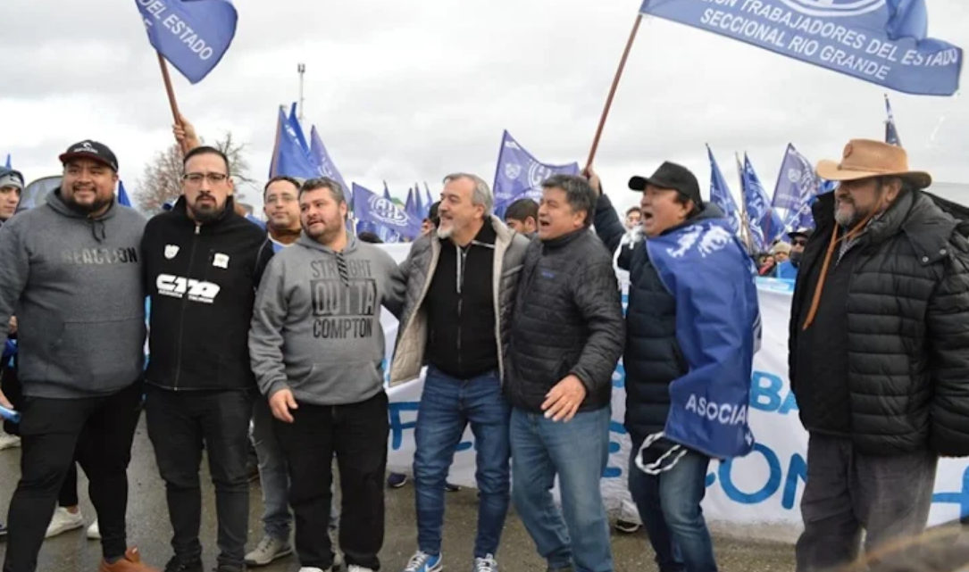 Para ATE el sueldo estatal debería ser de 500 mil pesos, pero firmo por un pancho y una Manaos Para ATE el sueldo estatal debería ser de 500 mil pesos, pero firmo por un pancho y una Manaos