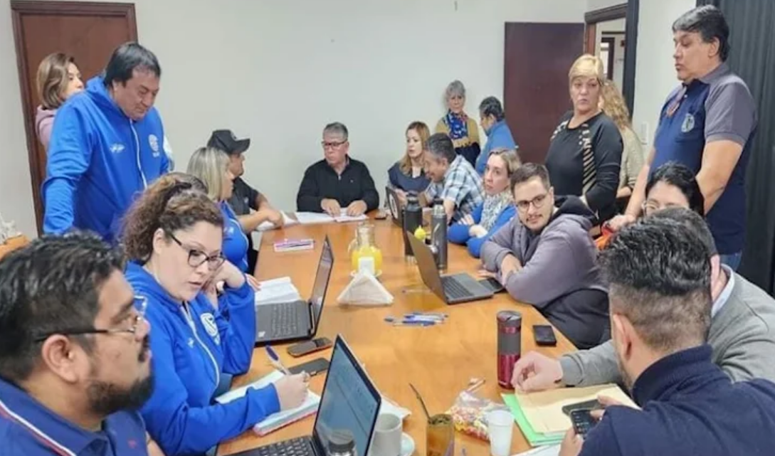 Gremios estatales rechazaron propuesta salarial del 19,5 % en cuotas, del Gobierno Gremios estatales rechazaron propuesta salarial del 19,5 % en cuotas, del Gobierno