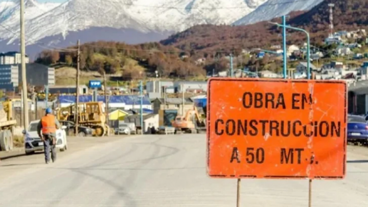 Corte de transito un sector de la Perito Moreno en Ushuaia, por instalacion de red pluvial