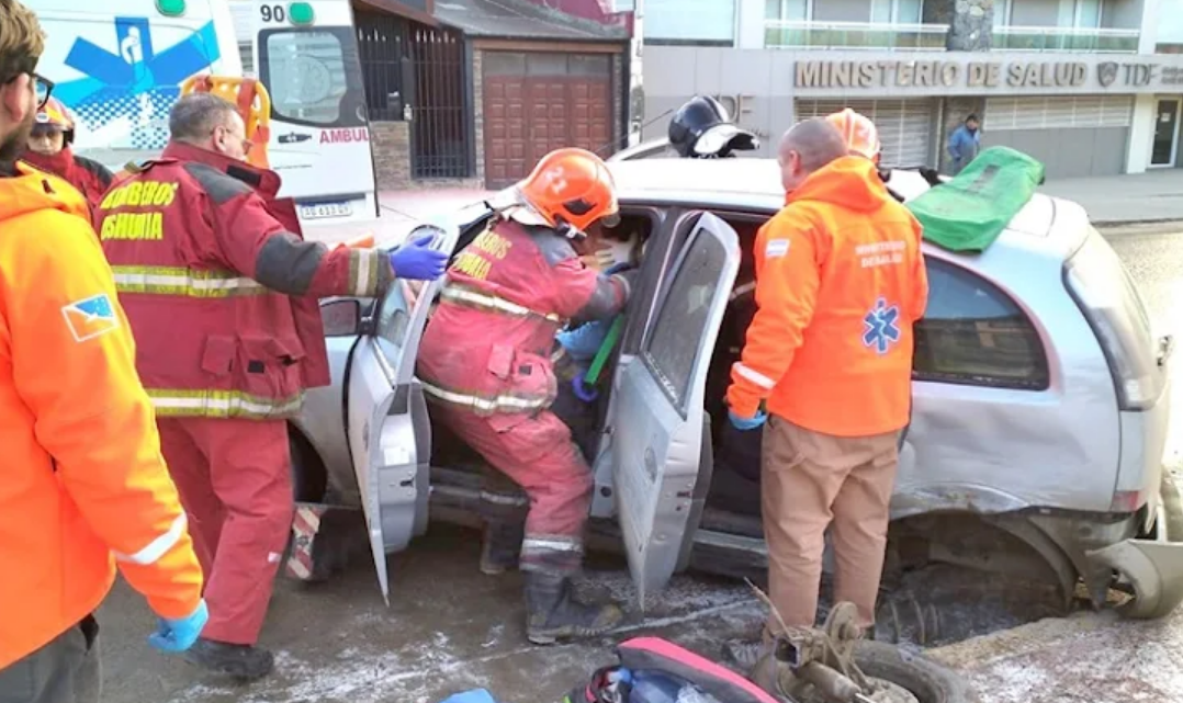 Triple choque en Ushuaia, un conductor lesionado