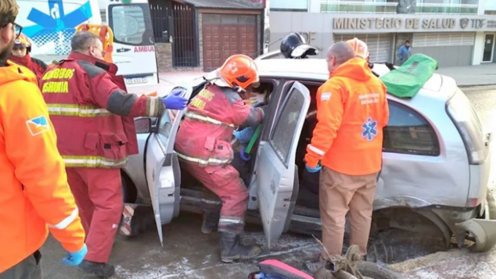 Triple choque en Ushuaia, un conductor lesionado