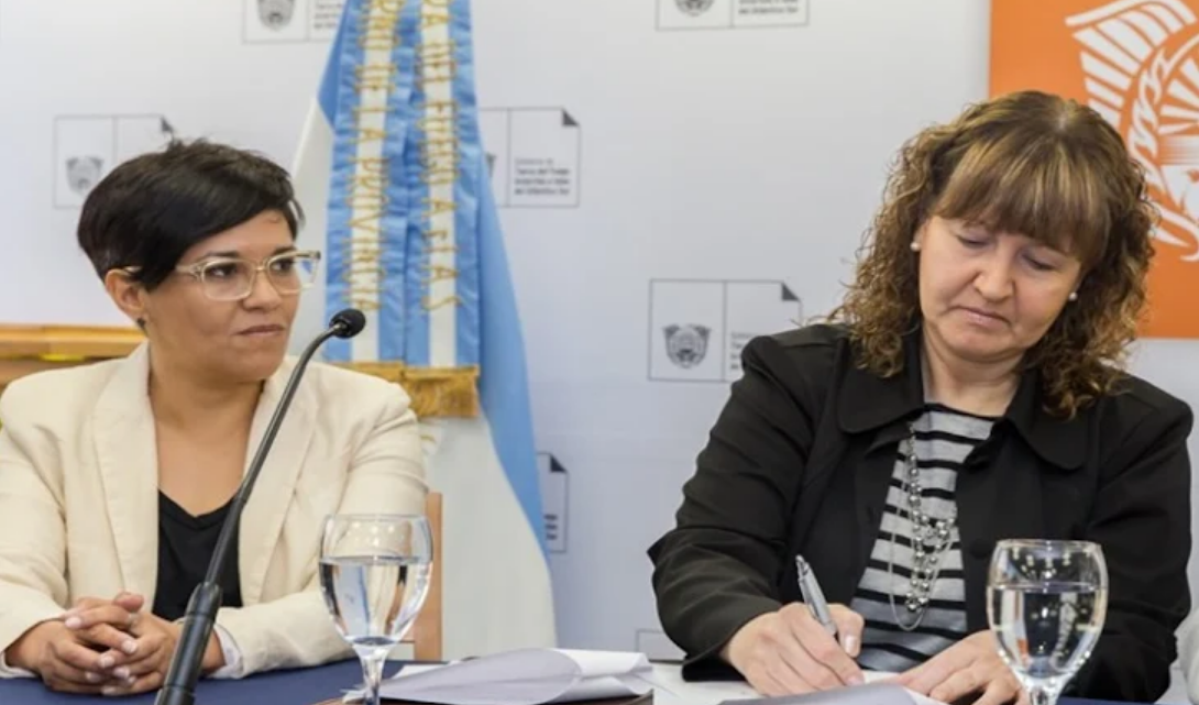 Urquiza saco por Decreto el aumento salarial a los docentes en TDF Urquiza saco por Decreto el aumento salarial a los docentes en TDF