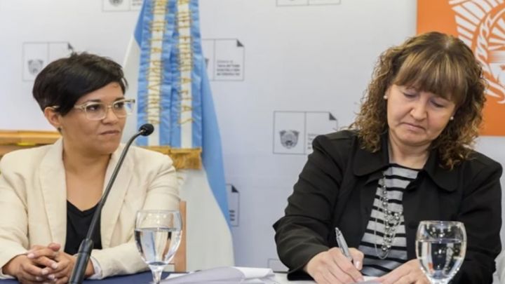 Urquiza saco por Decreto el aumento salarial a los docentes en TDF