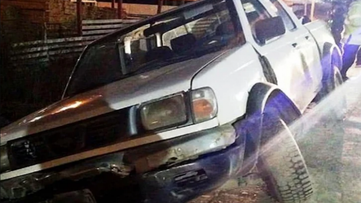 Conductor se cayo a un zanjón y dejo la camioneta abandonada en Ushuaia