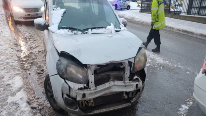 Conductor distraido provoco un triple choque en Ushuaia, sin lesionados