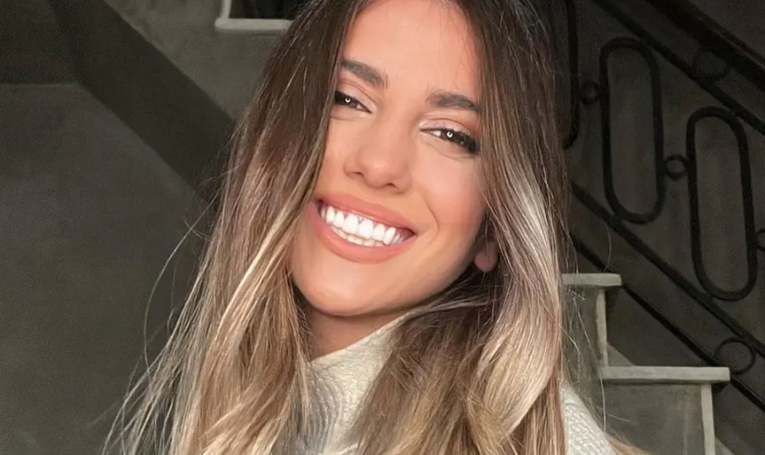 Cinthia Fernández se animó a posar de espaldas y en microbikini rosa: “Alerta spoiler” Cinthia Fernández se animó a posar de espaldas y en microbikini rosa: “Alerta spoiler”