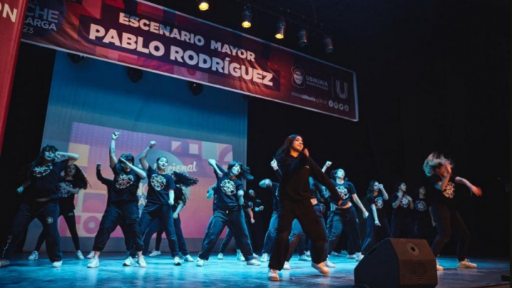 “FUNKY CHABONES” Y LA BANDA MUNICIPAL BRINDARON UN GRAN ESPECTÁCULO EN “LA NOCHE MÁS LARGA”
