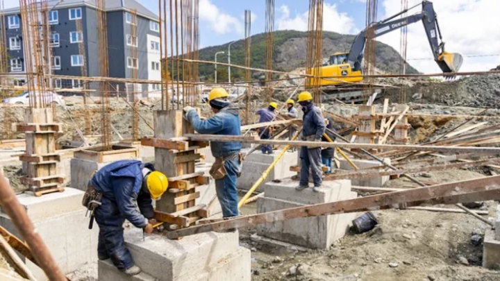 Subsidios de 20 mil pesos a 300 trabajadores de la construcción en TDF