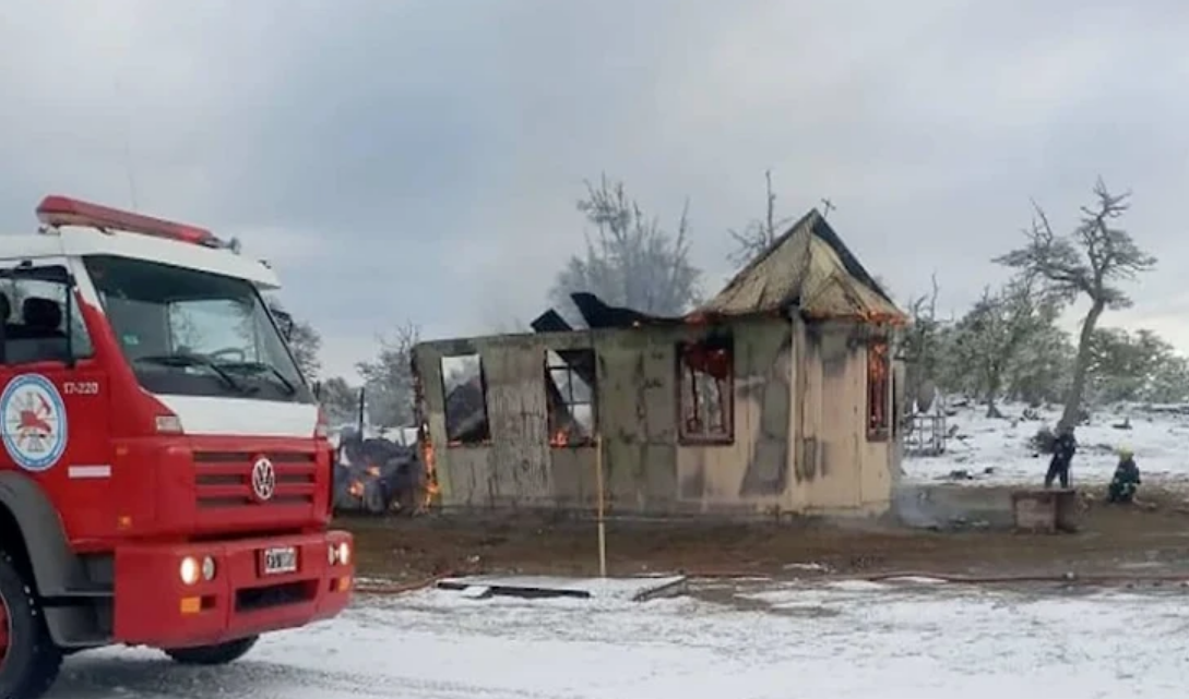 Incendio en una vivienda de Estancia La Pampa, con un lesionado