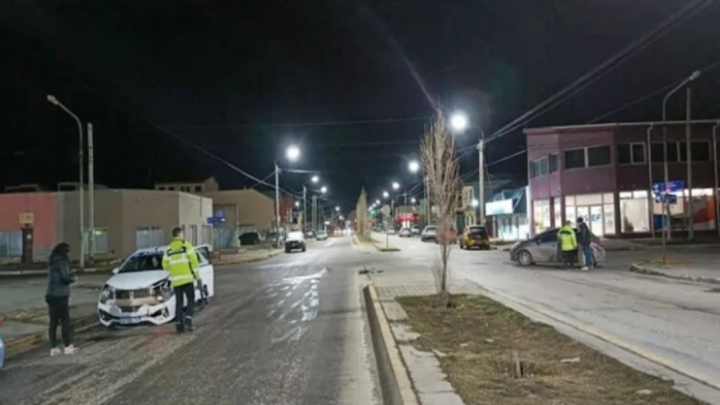 Choque una mujer trasladada al Hospital y un vehiculo incautado