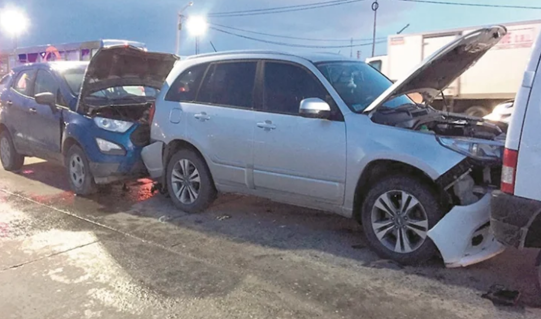 Cuadruple choque con dos personas lesionadas