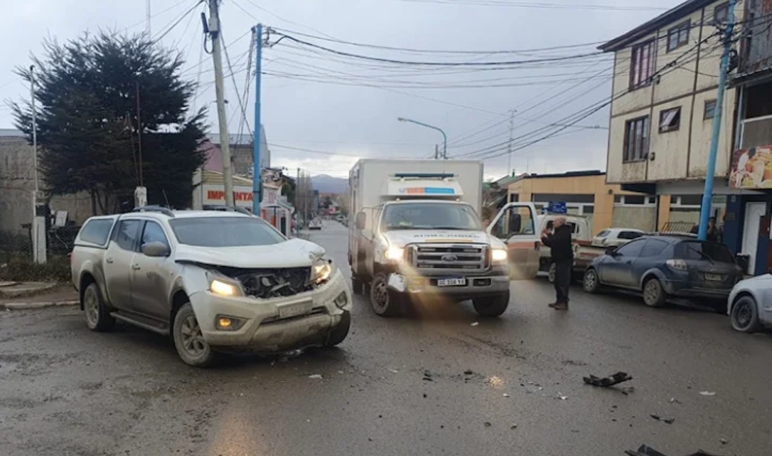 Choque de una ambulancia, con una enfermera lesionada en Ushuaia Choque de una ambulancia, con una enfermera lesionada en Ushuaia