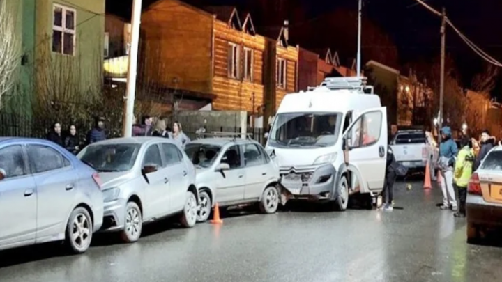 Robo y choque a vehiculos estacionados en Ushuaia fueron dos menores