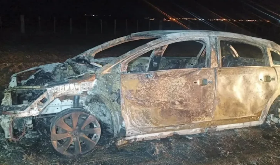 Incendio intencional de un vehiculo en la madrugada