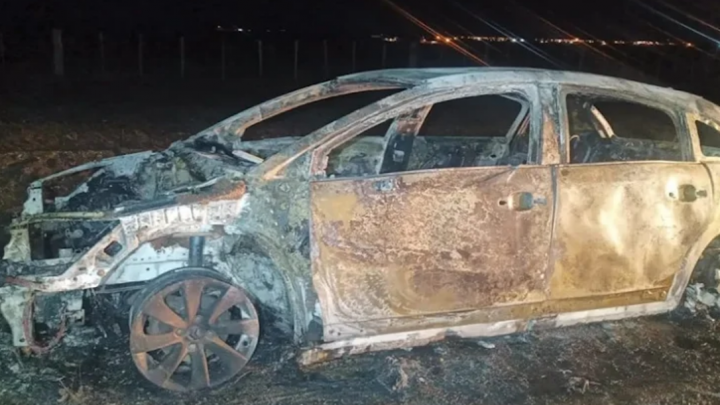 Incendio intencional de un vehiculo en la madrugada