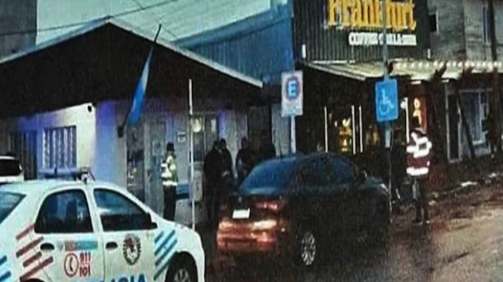 Joven detenido por agredir a un efectivo policial en un local