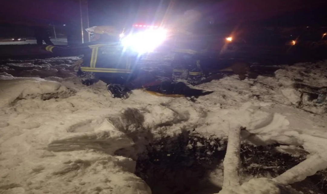 Rescate a mujer embarazada y su hijo que cayeron en cámara séptica sin tapa en Ushuaia Rescate a mujer embarazada y su hijo que cayeron en cámara séptica sin tapa en Ushuaia