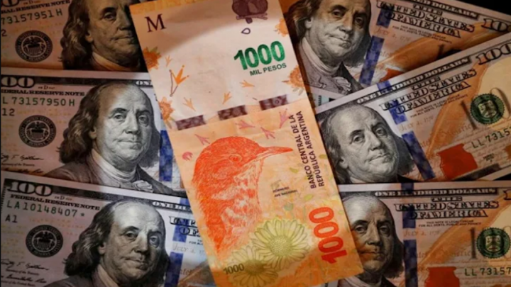 Devaluacion del 22% del Peso y aumento de las tasas de interés al 118 por ciento