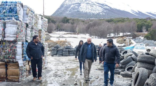 “En poco tiempo comenzaremos con la recolección domiciliaria de los residuos secos” “En poco tiempo comenzaremos con la recolección domiciliaria de los residuos secos”