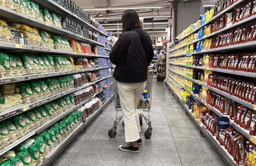 Tras la devaluación, la inflación se disparó a 12,4% en agosto y fue la más alta en más de 30 años Tras la devaluación, la inflación se disparó a 12,4% en agosto y fue la más alta en más de 30 años