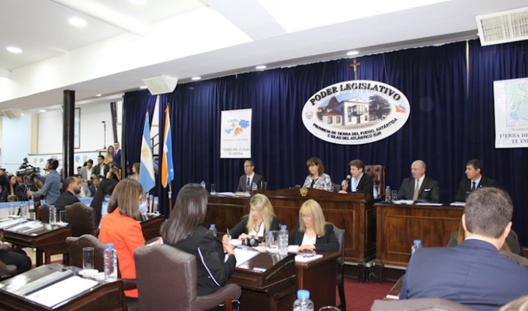 A pedido del gobernador, Legisladores postergaron sesion hasta fin de mes A pedido del gobernador, Legisladores postergaron sesion hasta fin de mes