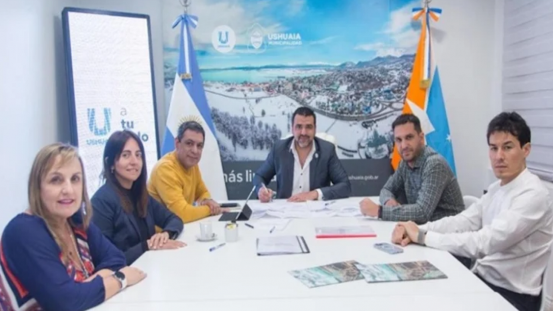 Firman convenio en Ushuaia para llevar adelante tres importantes obras Firman convenio en Ushuaia para llevar adelante tres importantes obras