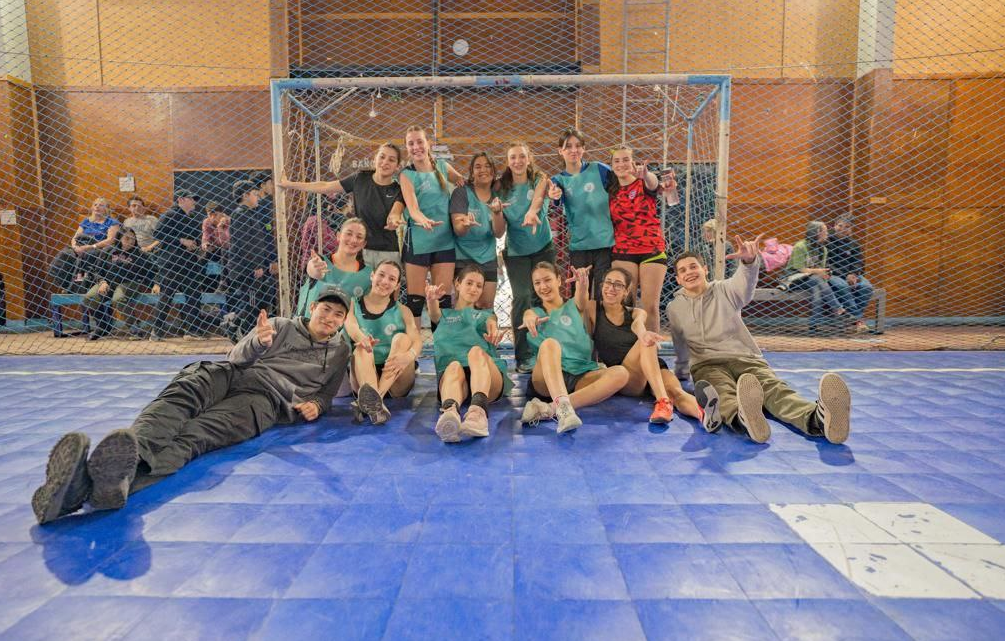 SE LLEVÓ ADELANTE EL TORNEO DE HANDBALL DEL “USHUAIA JOVEN” EN EL POLIDEPORTIVO LA CANTERA