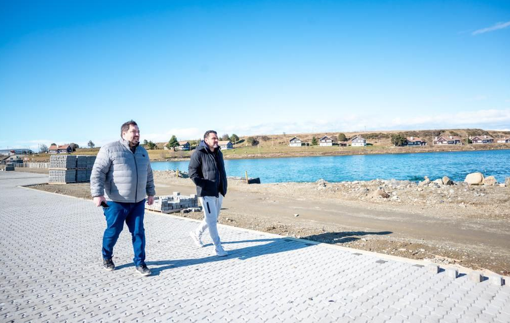 VUOTO EVALUÓ LA MARCHA DE LA OBRA DE LA PASARELA FIQUE VUOTO EVALUÓ LA MARCHA DE LA OBRA DE LA PASARELA FIQUE